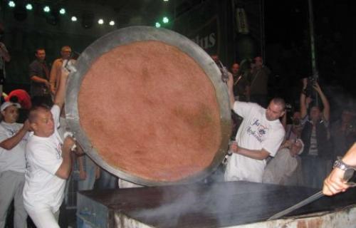 Roštiljijada: Napravili pljeskavicu za Ginisa od 55 kilograma mesa