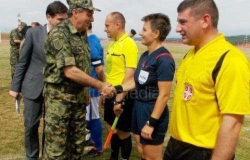 Кад жена војник суди