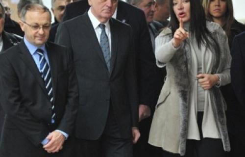 Nikolić: Država će pomoći Simpu