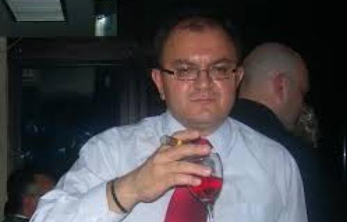 Бежао од новинара