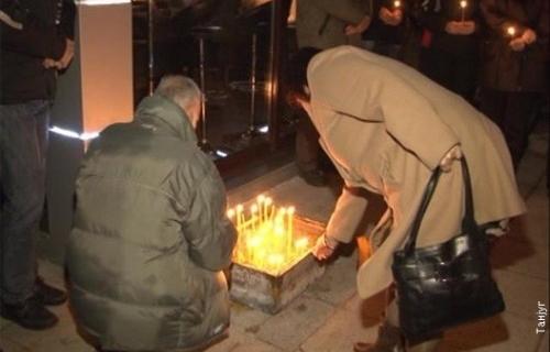 Нишлије пале свеће за Вука