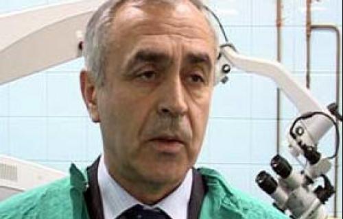 Direktor sa 10 pomoćnika