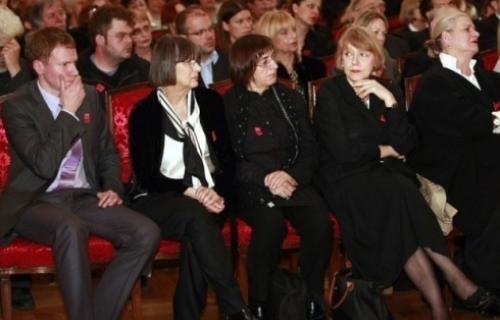 Za dečije živote nema novca, ali ima za nevladine organizacije