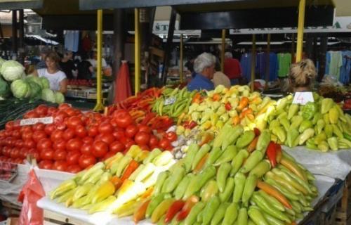 Овде можете погледати цене пољопривредних производа на пијацама ЈП "Тржница" у Нишу. Ценовник се односи искључиво на пијачне тезге, не на продавнице и млекаре у оквиру нишких пијаца. Пијачни барометар: Цене на нишким пијацама за 20. и 21. јун