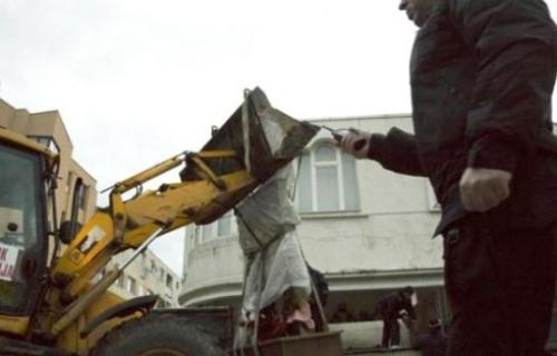 Da li će kosmetski Srbi platiti najveću cenu rušenja spomenika u Preševu?