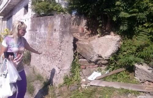 Зид повредио дечаке
