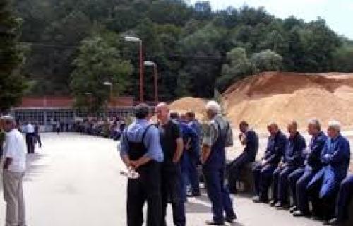 Радници ШИК Копаоника 11.дан блокирају улаз у предузеће