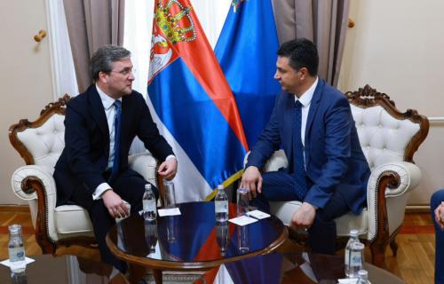 Министар културе Никола Селаковић уручио је у Градској кући градоначелнику Ниша Драгославу Павловићу уговоре о финансирању и суфинансирању пројеката установа културе са територије града, укупне вредности 4.910.000 динара. Министарство културе - нови уговори и више од 9,7 милиона за археолошкo налазиштe „Медијана“
