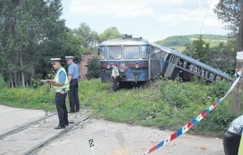 Šinobus udario u kamion, povređeni otac i trinaestogodišnji sin