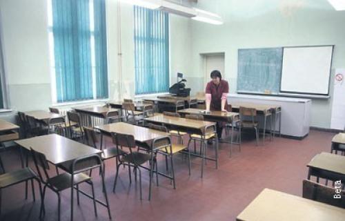 Trinaest visokih škola bez dozvole