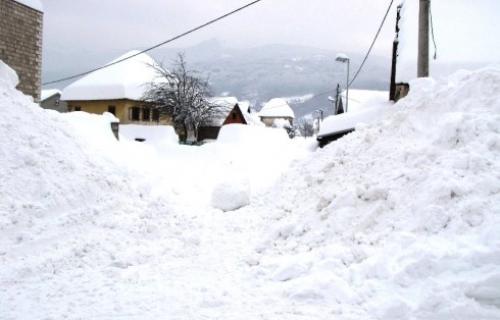 Sneg prekrio Kuršumliju, ulice neočišćene