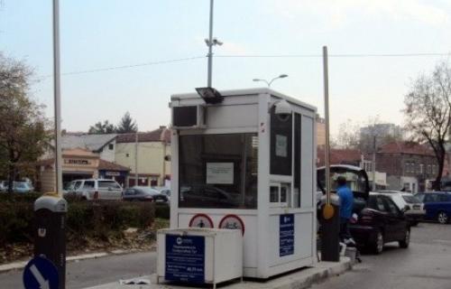Petorica napala kontrolora Parking servisa