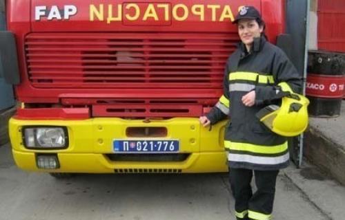 Неустрашива: Она је једина жена ватрогасац у Врању (ФОТО)