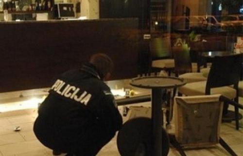 Opšta tuča u kafani, napdnuta i policija