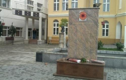 Кренули да сруше албански споменик, ухапшени у Нишу!