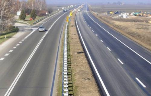 Zajam od 300 miliona evra za obnovu puteva u Srbiji