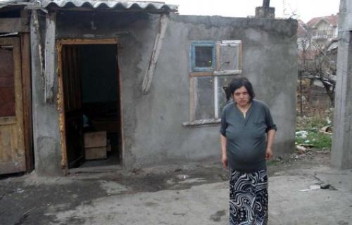 Dvogodišnja devojčica nađena mrtva u kući, sumnjaju da je ugušio brat