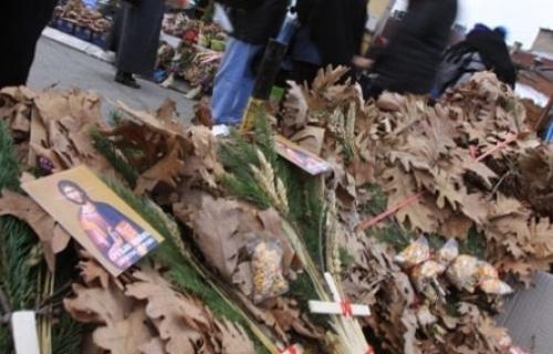 Верници сутра прослављају Бадњи дан