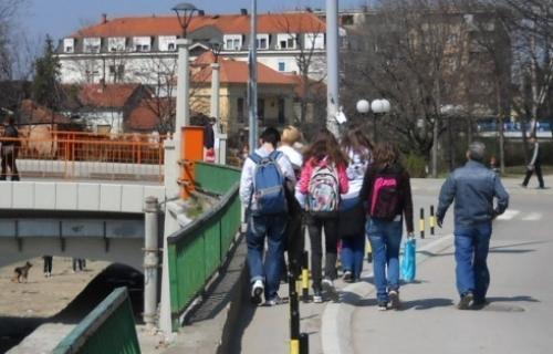 Most se srušio u reku