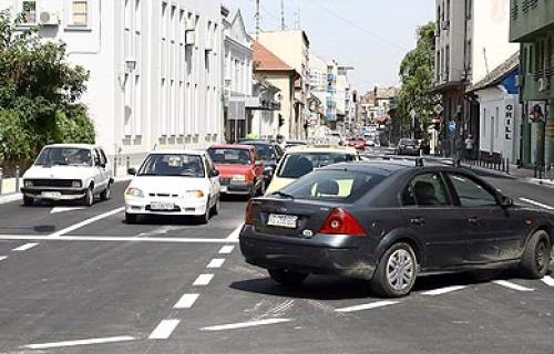 Udario pešaka i pobegao sa lica mesta
