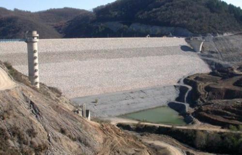 Urušava se vrh brane kod Kuršumlije