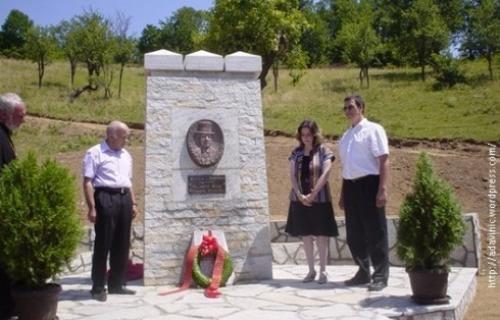 Vlasotince: Spomenik Dragiši Cvetkoviću