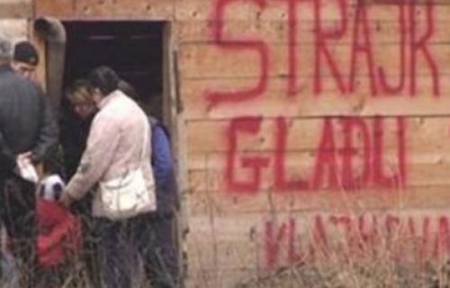 Stanari izgorele zgrade štrajkuju glađu