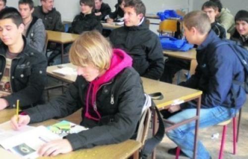Ministarsvo : Obustavite nastavu!