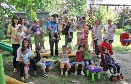 15.000 dinara deci bez roditelja