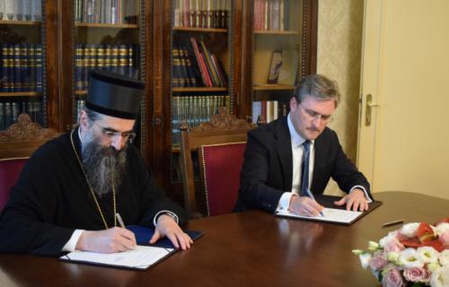 Његово Високопреосвештенство Митрополит нишки г. Арсеније примио је у среду, 1. јула, у двору нишке Епископије министра културе у Влади Републике Србије Николу Селаковића са сарадницима. Министар културе потписао уговор за обнову храма у Горњем Адровцу