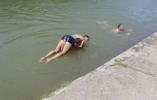 Спасиоци на језеру