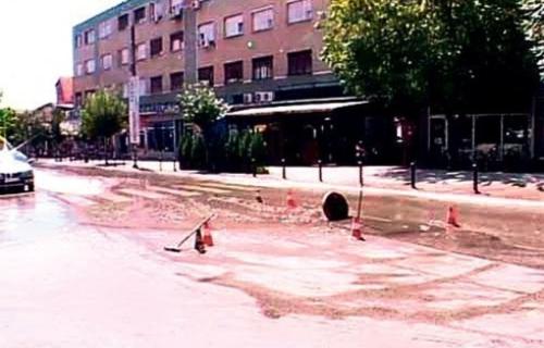 Фекалије опет плове главном улицом Врања