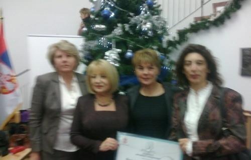 Директорка позира поред министарке