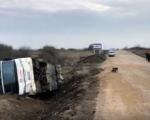 Prevrnuo se autobus sa turistima iz Severne Makedonije kod Blaca - 11 putnika povređeno (VIDEO)