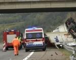 Преврнуо се шлепер ауто-путу: Након сат времена акције спасавања возач пребачен у КЦ Ниш