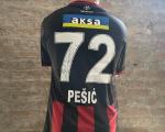 Хуманитарна лицитација за потписани дрес фудбалера Нишлије Александра Пешића