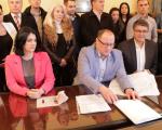 Niški naprednjaci na čelu sa Draganom Sotirovski predali listu za izbore u Nišu