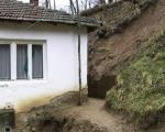 Клизиште угрожава кућу породице Станковић из Врањске Бање