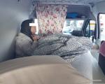 Жена скривена у импровизованој комоди на граничном прелазу