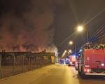 Veliki požar u Ulici Aleksandra Medvedeva - izgorelo šest stanova, za sada nema povređenih
