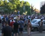 Mirni protesti nezadovoljnih građana u Nišu - razgovor između građana i Žandarmerije