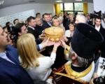 Селаковић ишао по славски колач и жито за славу СНС-а у Липовац