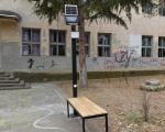 Prokuplje: Škola u Donjoj Stražavi dobila solarnu klupu, za sve korisnike i prolaznike