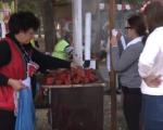 Изађи ми на теглу: Нишлије испекле 350 килограма црвене паприке за ајвар (ВИДЕО)