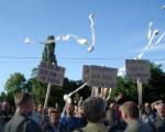 Протест у Нишу: Тоалет папиром на "Паркинг сервис"