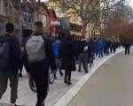 Na skupu srednjoškolaca protiv "lažne gej parade", grupa mladića napala novinare u Leskovcu, UNS osuđuje ponašanje mladih