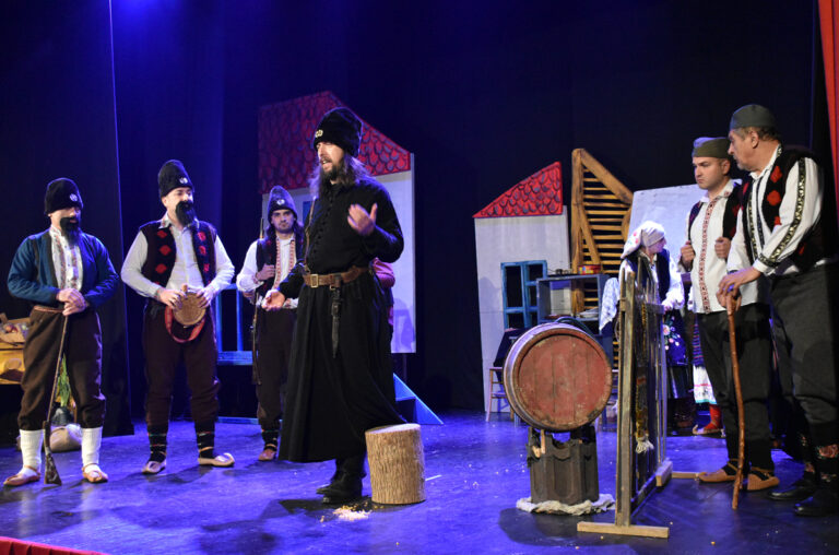 Представа "Аризани" одушевила прокупачку публику