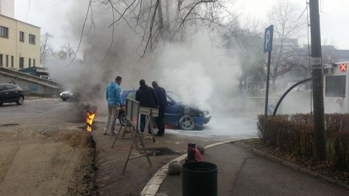 FOTO VEST: Zapalio se automobil
