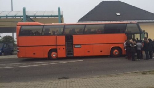 Аутобус са српским туристима искључен на Хоргошу, Фото. Читалац Блица