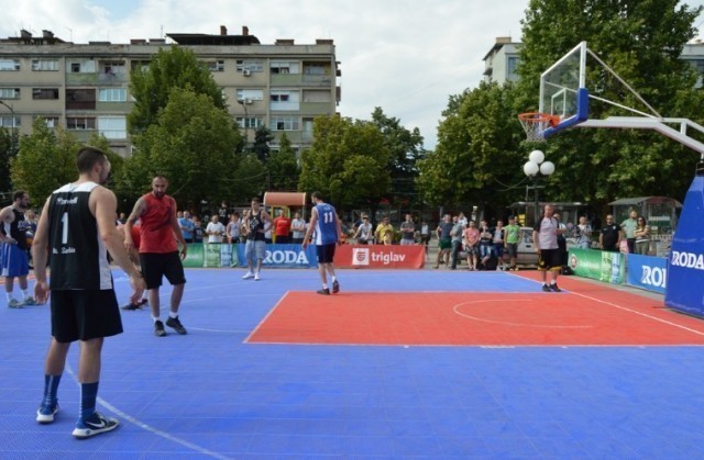 У Лесковцу одржан турнир у баскету „Играм за победу“.